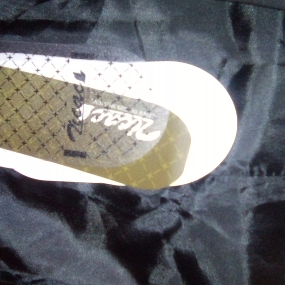 Vest - Picture 7 of 8